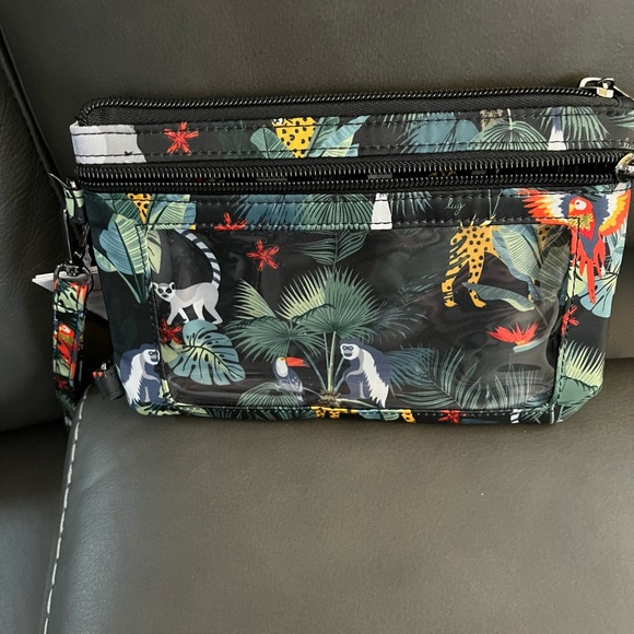 Lug Peekaboo RFID wristlet - Wildlife Black tropical pattern - Picture 4 of 6